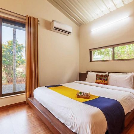 Stayvista'S Green Grove - A Modern Mountain-View Retreat With Lush Lawn ตริมบาก ภายนอก รูปภาพ