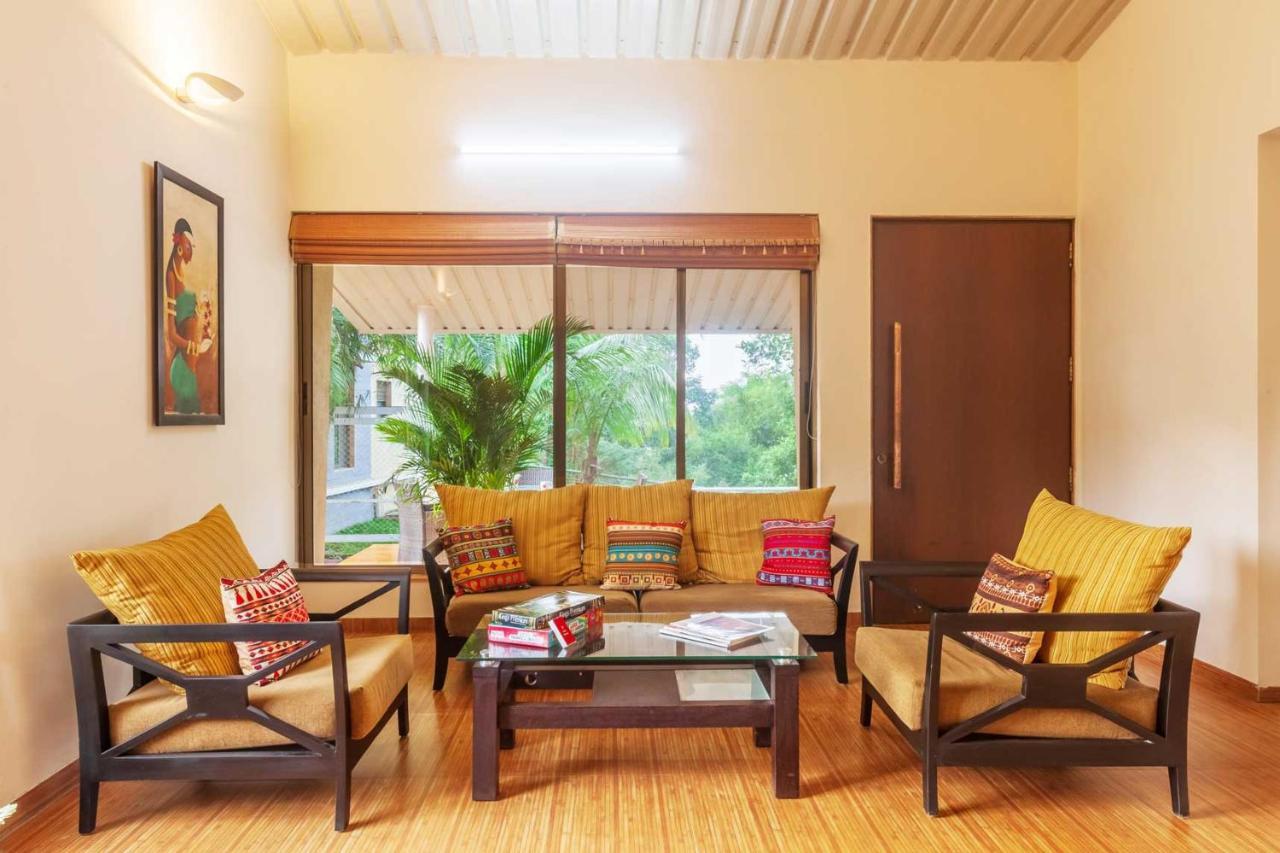 Stayvista'S Green Grove - A Modern Mountain-View Retreat With Lush Lawn ตริมบาก ภายนอก รูปภาพ