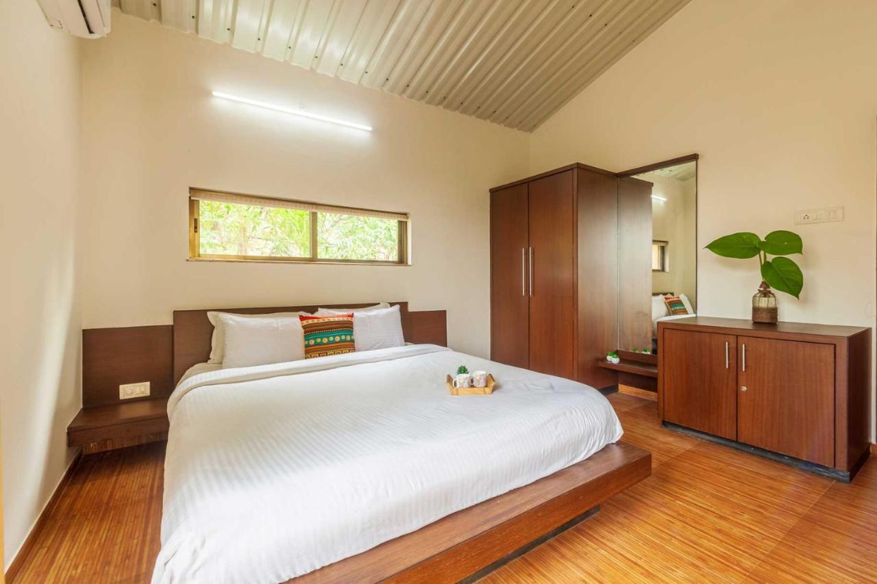 Stayvista'S Green Grove - A Modern Mountain-View Retreat With Lush Lawn ตริมบาก ภายนอก รูปภาพ