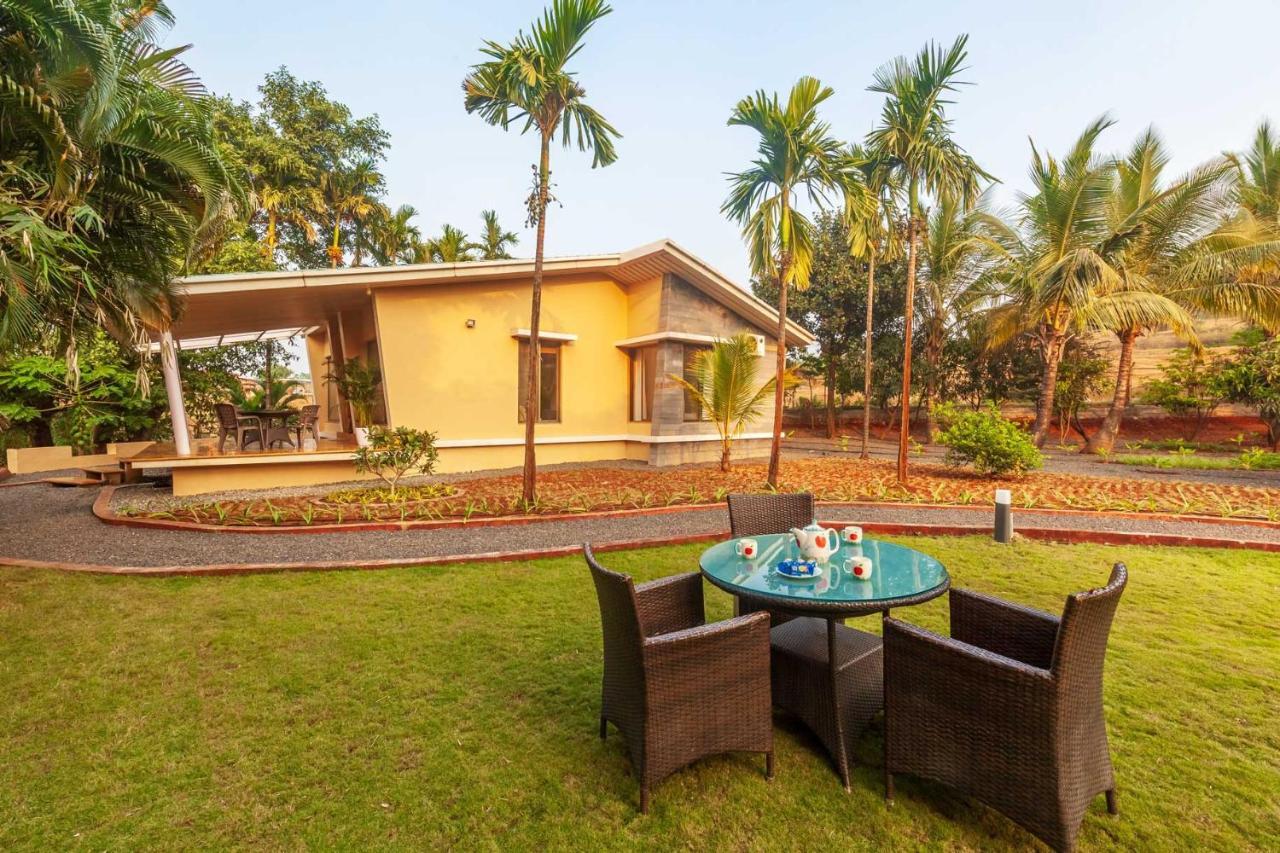 Stayvista'S Green Grove - A Modern Mountain-View Retreat With Lush Lawn ตริมบาก ภายนอก รูปภาพ
